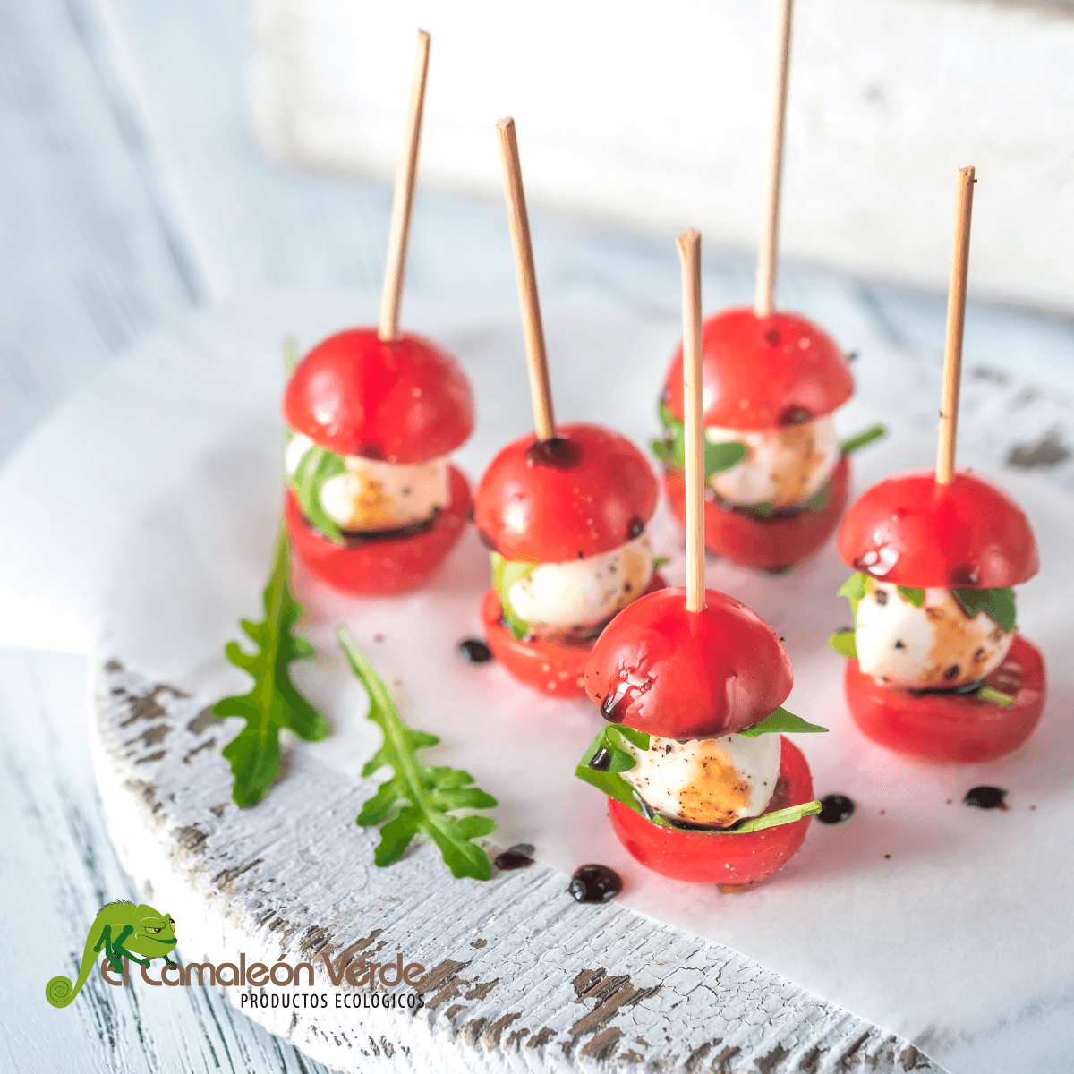 Brochetas de tomate cherry caprese