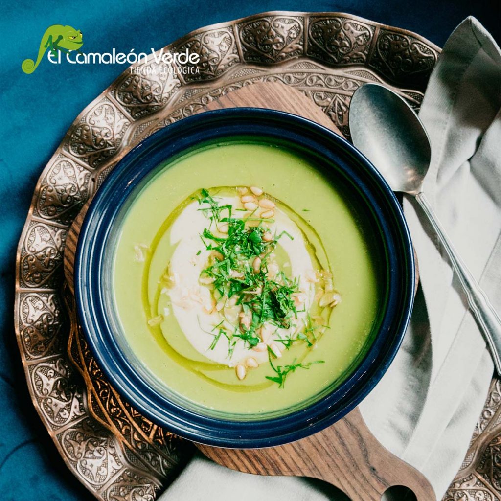 Sopa fría de melón al curry con queso feta y pipas