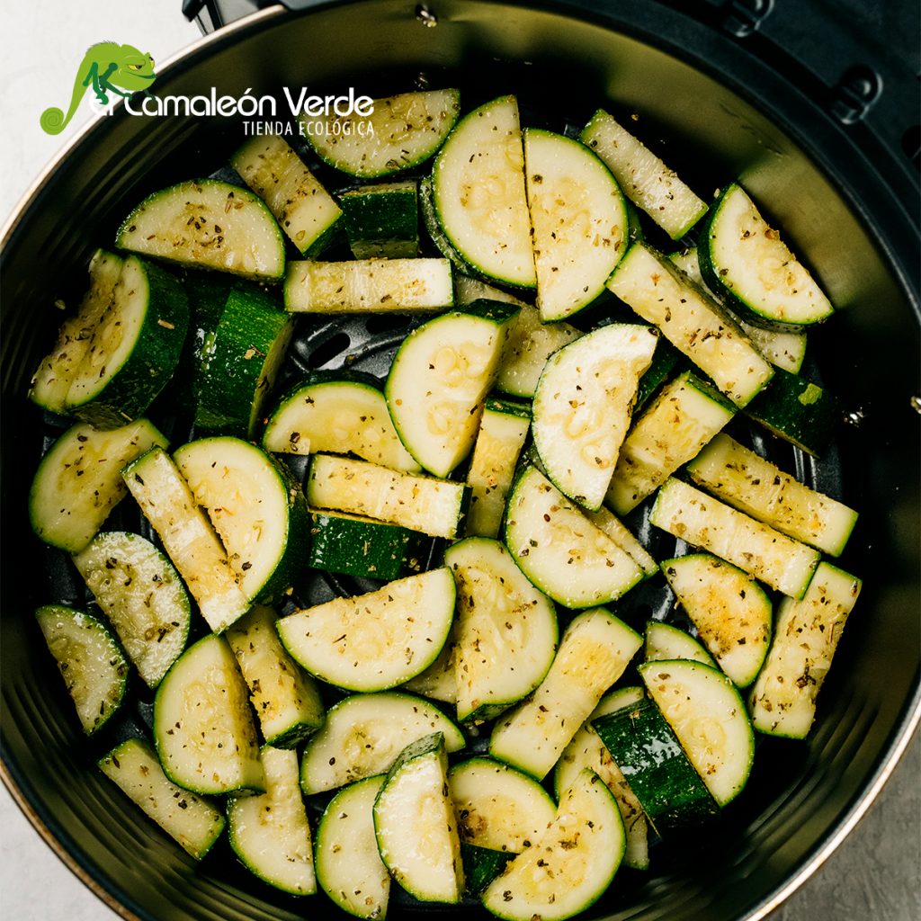 Cocinando verduras en una freidora de aire